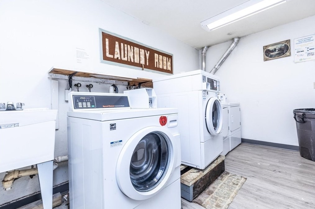 381 Hildreth St, Lowell MA 01850-1167 exterior