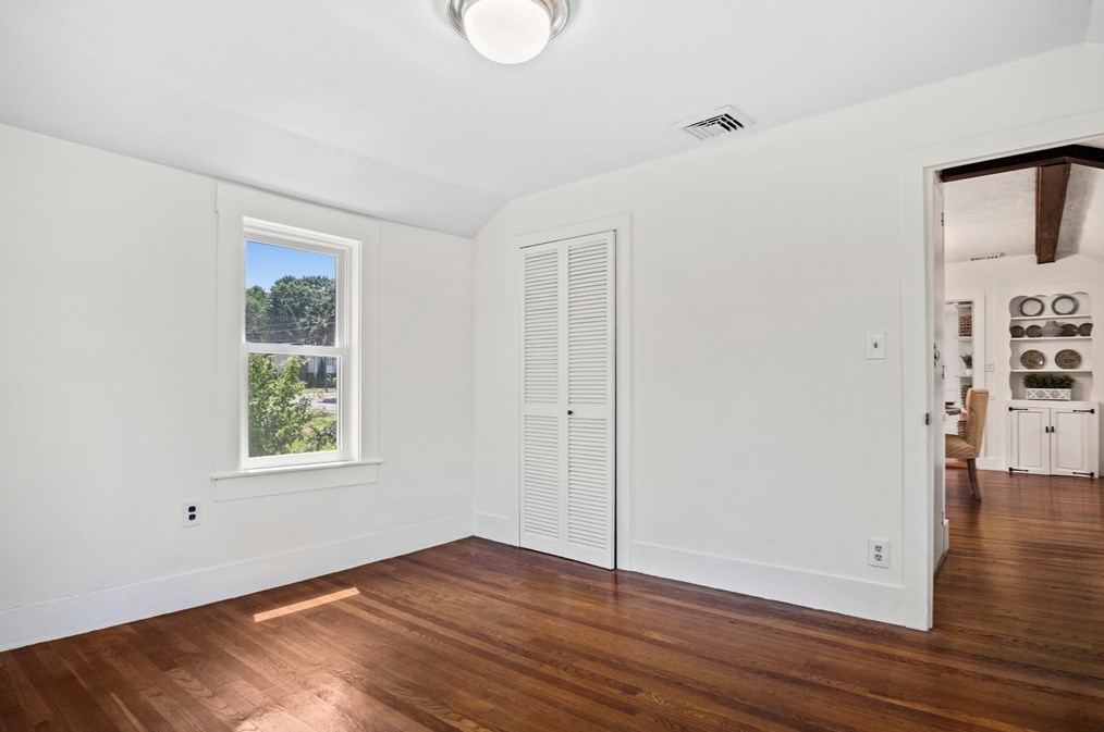 117 Mishawum Rd, Woburn MA 01801-2421 exterior