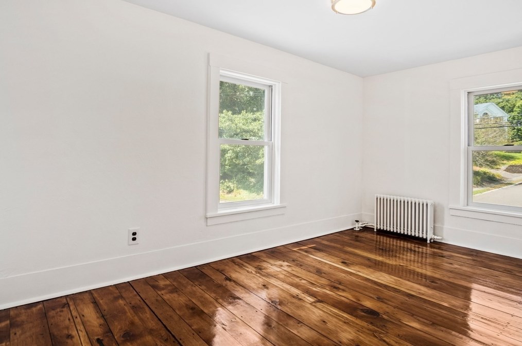 117 Mishawum Rd, Woburn MA 01801-2421 exterior