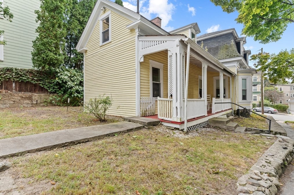 120 Haverhill St, Lawrence MA 01841-2817 exterior