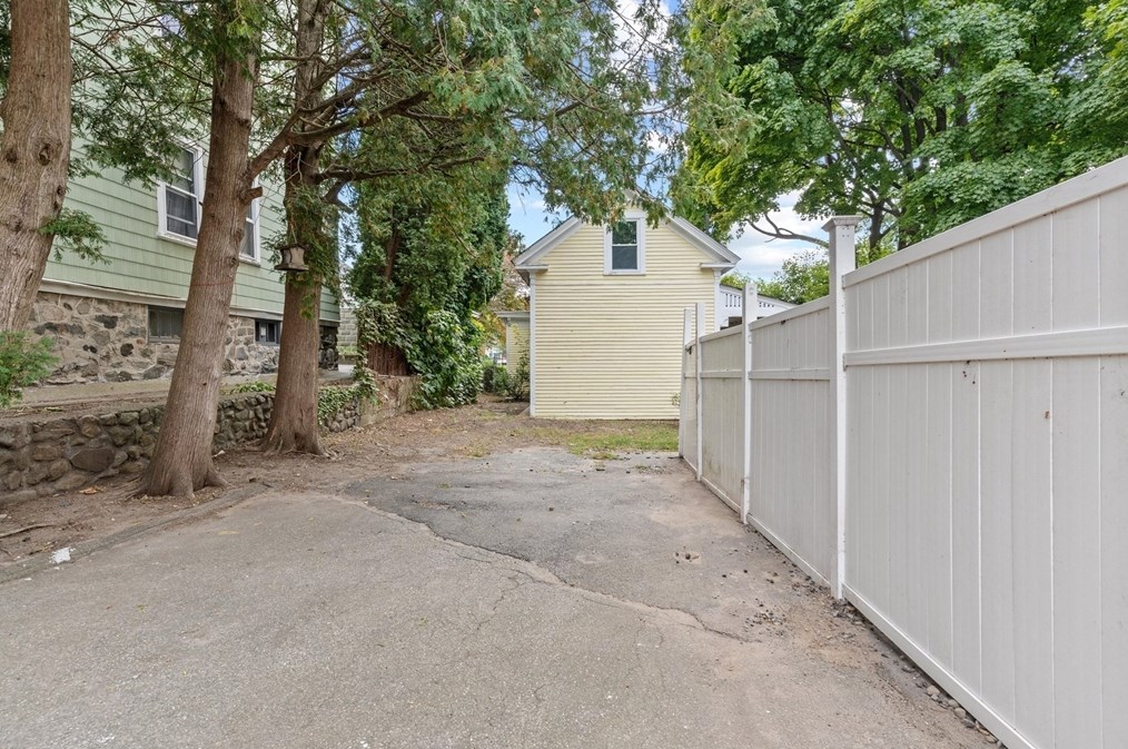 120 Haverhill St, Lawrence MA 01841-2817 exterior