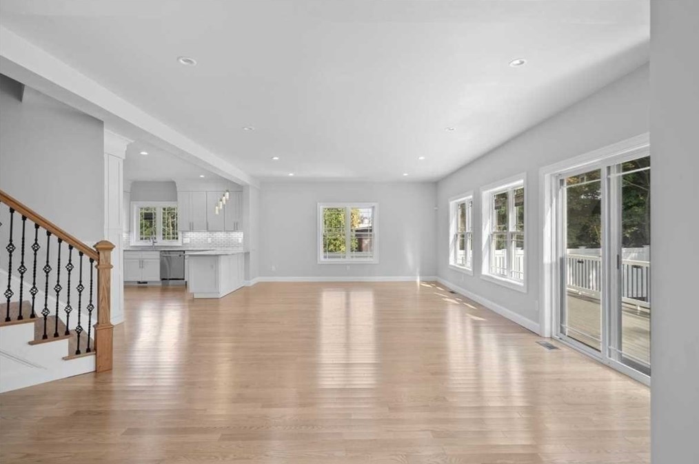 235 Lk Ave, Worcester MA 01604-5824 exterior