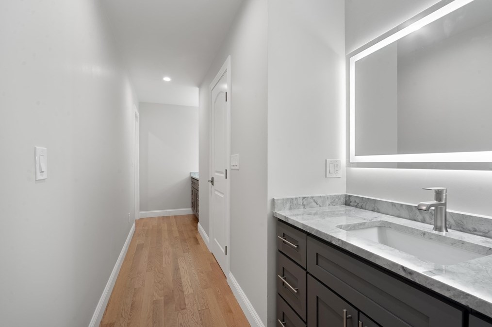 235 Lk Ave, Worcester MA 01604-5824 exterior