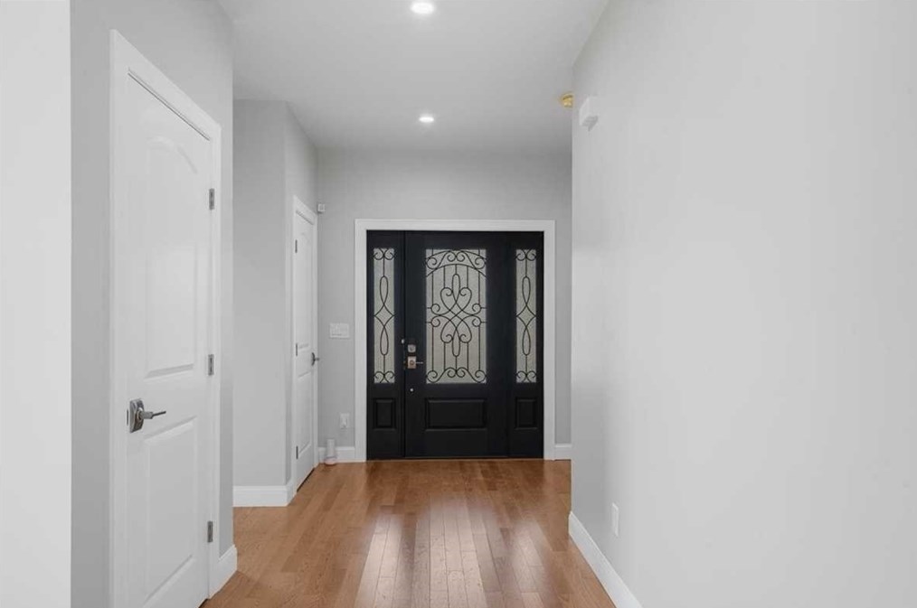 235 Lk Ave, Worcester MA 01604-5824 exterior