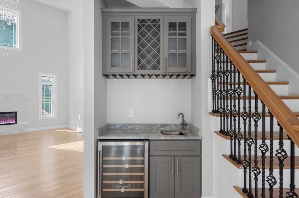 235 Lk Ave, Worcester MA 01604-5824 exterior