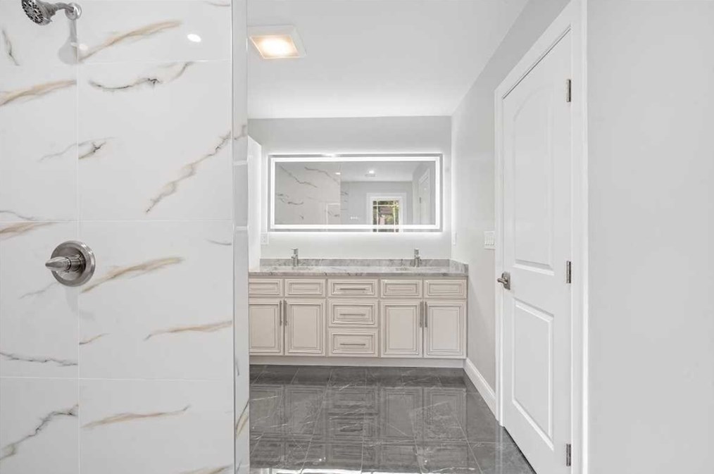 235 Lk Ave, Worcester MA 01604-5824 exterior