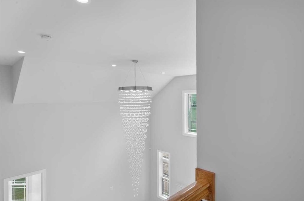 235 Lk Ave, Worcester MA 01604-5824 exterior