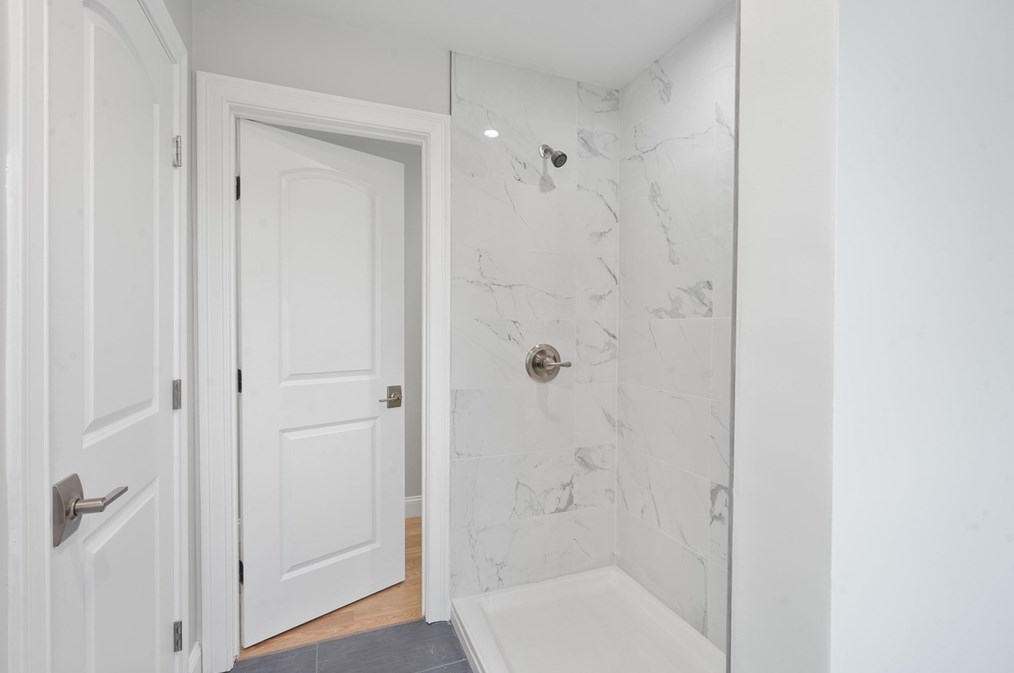 235 Lk Ave, Worcester MA 01604-5824 exterior