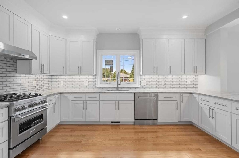 235 Lk Ave, Worcester MA 01604-5824 exterior