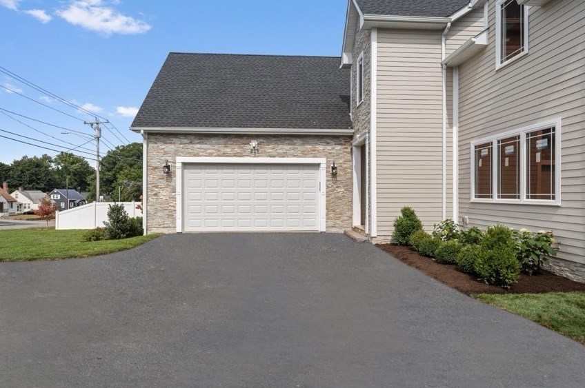 235 Lk Ave, Worcester MA 01604-5824 exterior