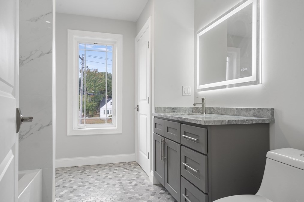 235 Lk Ave, Worcester MA 01604-5824 exterior