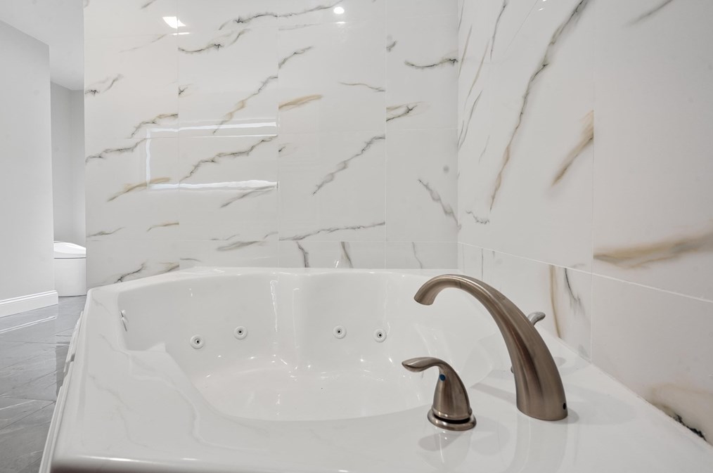 235 Lk Ave, Worcester MA 01604-5824 exterior