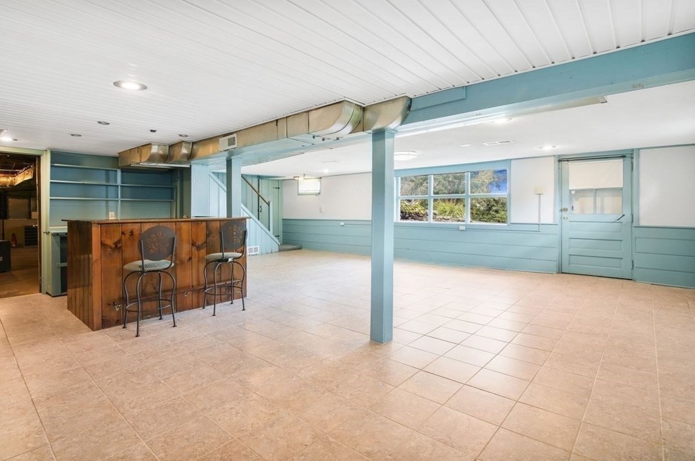 1066 Amostown Rd, West Springfield MA  01089-4304 exterior