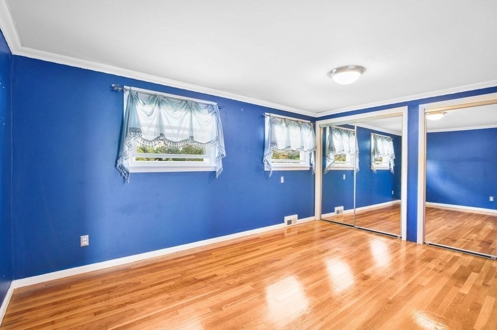 1066 Amostown Rd, West Springfield MA  01089-4304 exterior