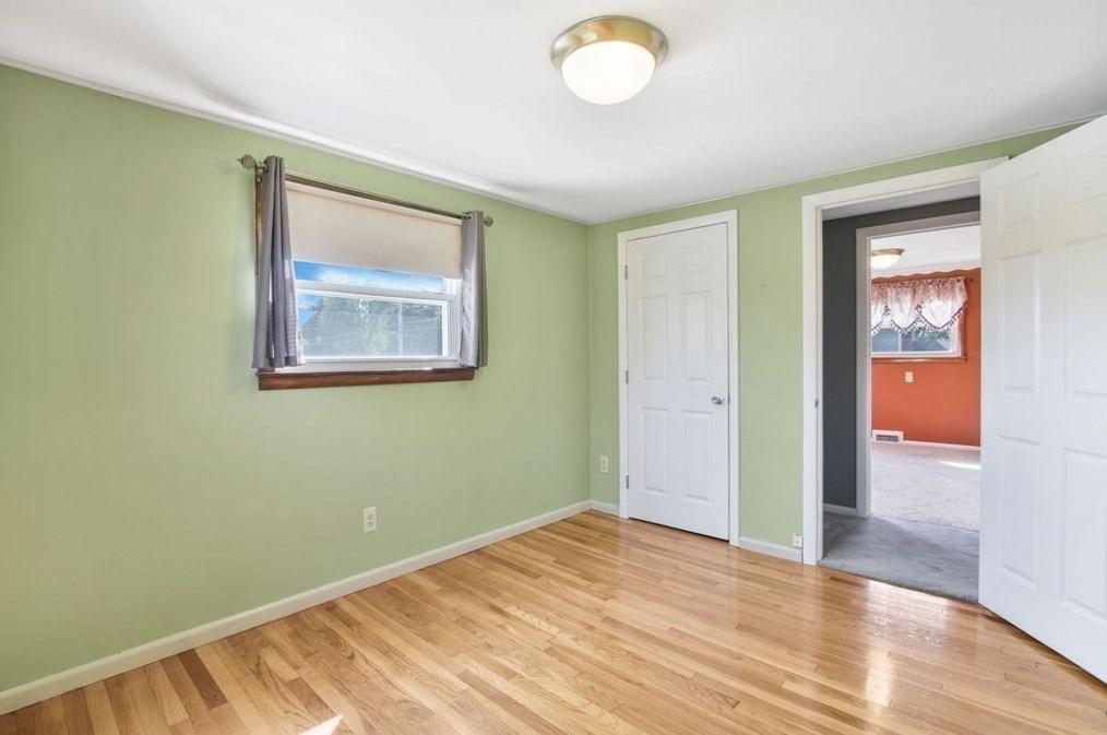 1066 Amostown Rd, West Springfield MA  01089-4304 exterior