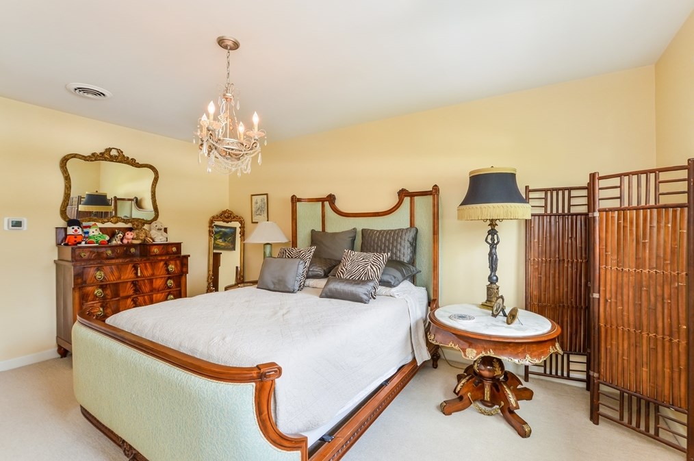 57 Alice St, Dartmouth MA 02747-1915 exterior