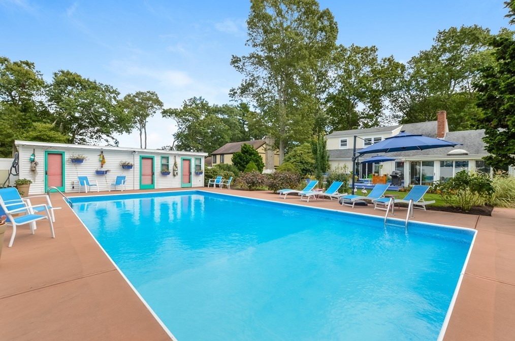 57 Alice St, Dartmouth MA 02747-1915 exterior