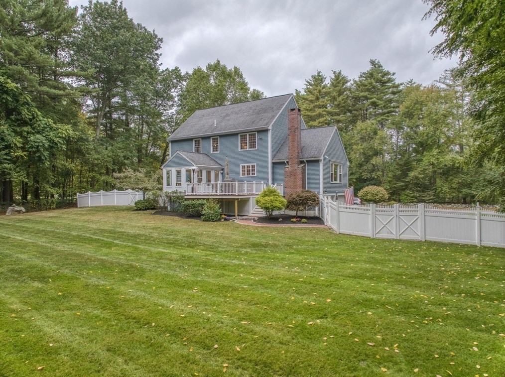 5 Stone Row Ln, Georgetown MA 01833-1242 exterior