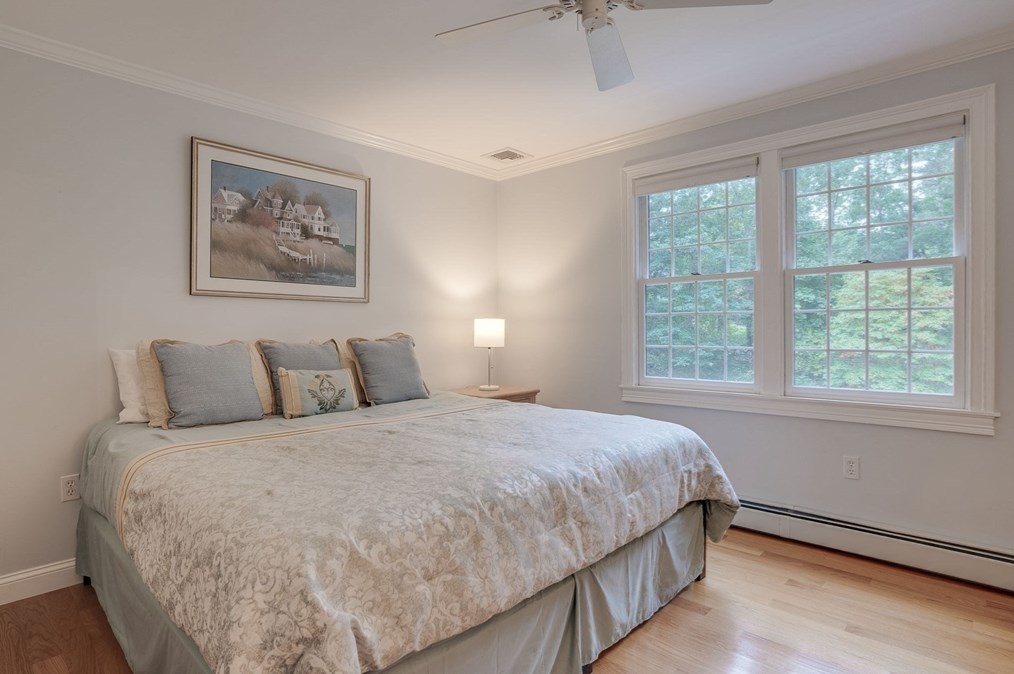 5 Stone Row Ln, Georgetown MA 01833-1242 exterior