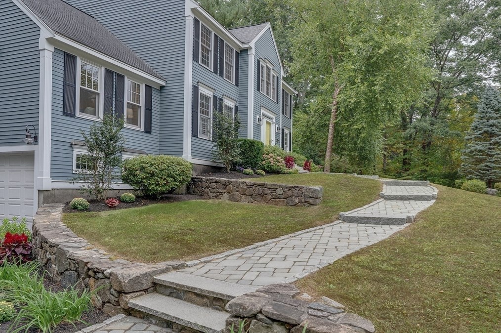 5 Stone Row Ln, Georgetown MA 01833-1242 exterior
