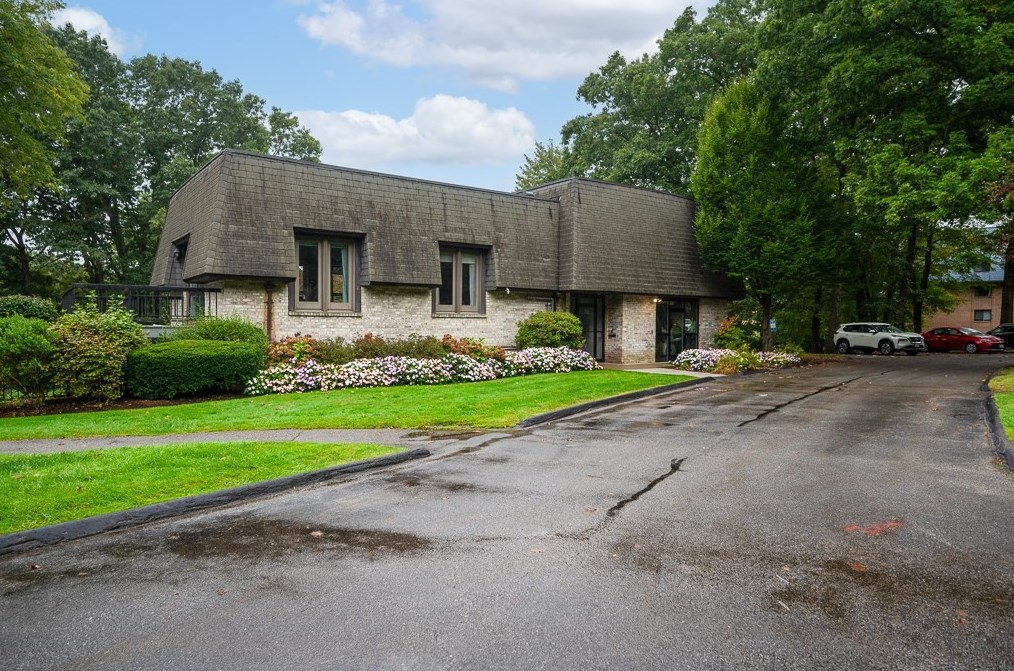 65 Commons Dr, Shrewsbury MA  01545-4945 exterior