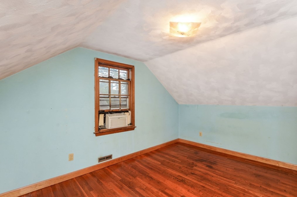 234 Pne Grv St, New Bedford MA 02745-2615 exterior