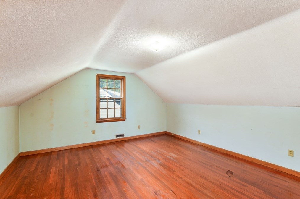 234 Pne Grv St, New Bedford MA 02745-2615 exterior