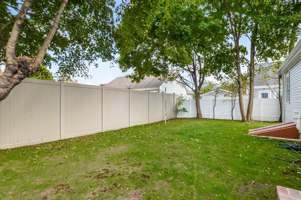 234 Pne Grv St, New Bedford MA 02745-2615 exterior