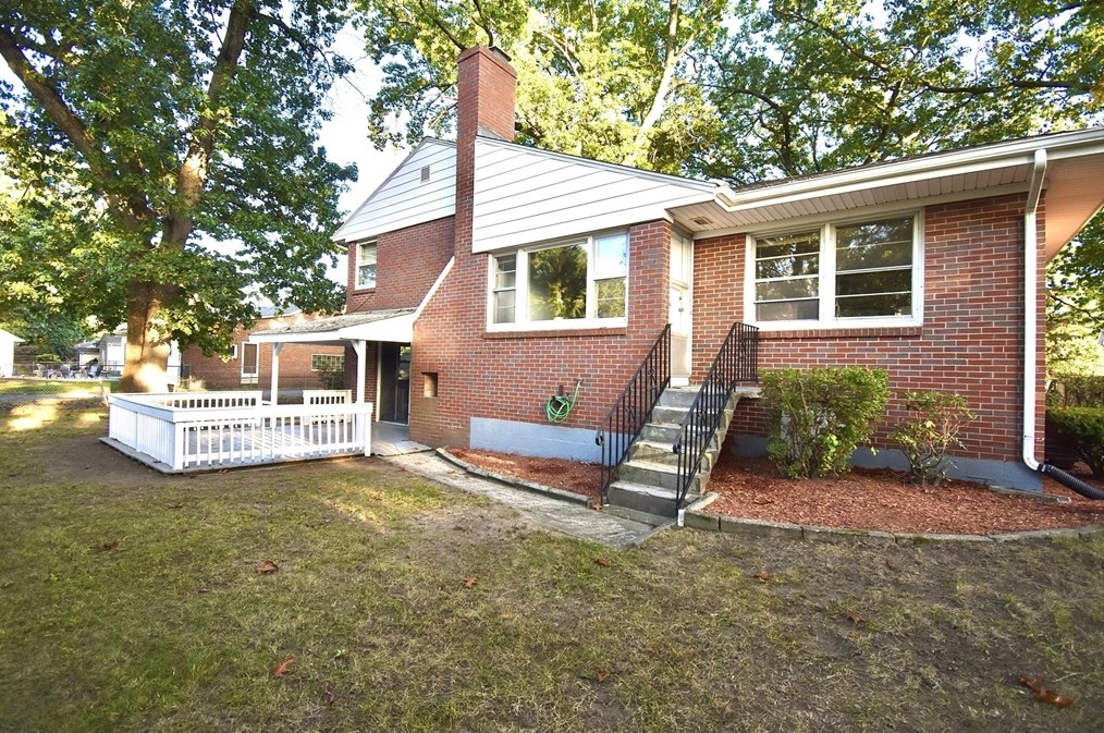 442 Prospect St, Chicopee MA 01013-4047 exterior