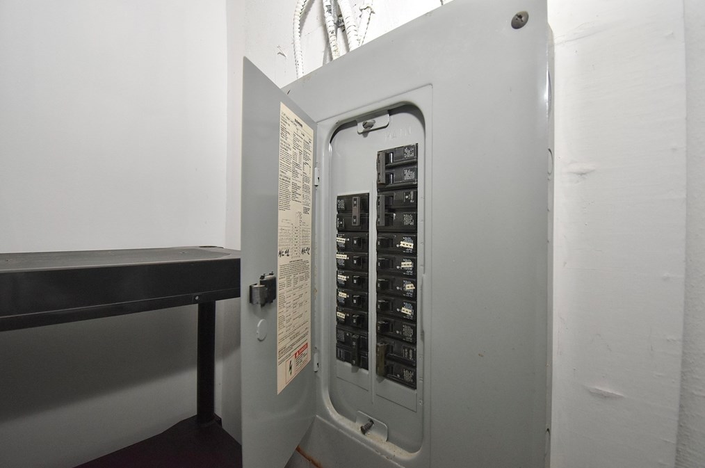 442 Prospect St, Chicopee MA 01013-4047 exterior