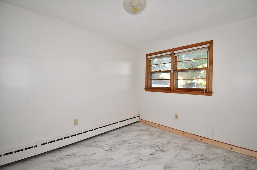 442 Prospect St, Chicopee MA 01013-4047 exterior