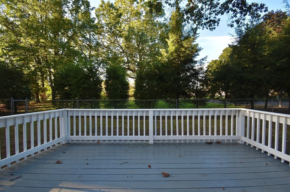 442 Prospect St, Chicopee MA 01013-4047 exterior