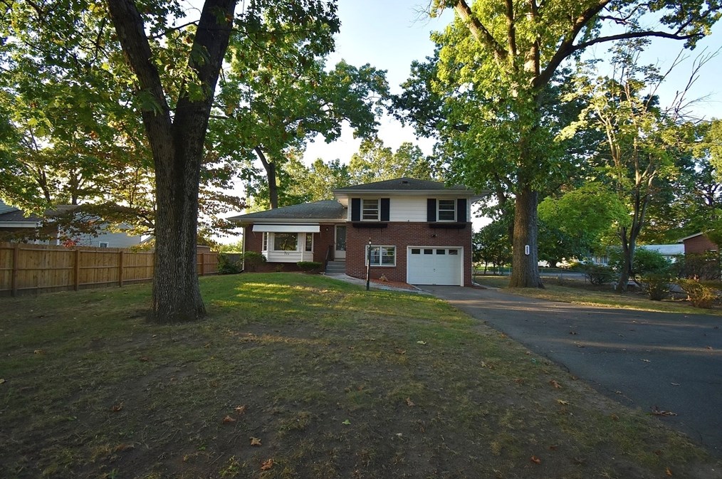 442 Prospect St, Chicopee MA 01013-4047 exterior