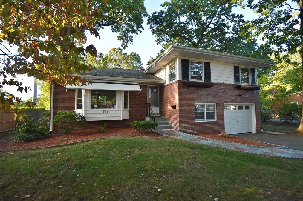 442 Prospect St, Chicopee MA 01013-4047 exterior