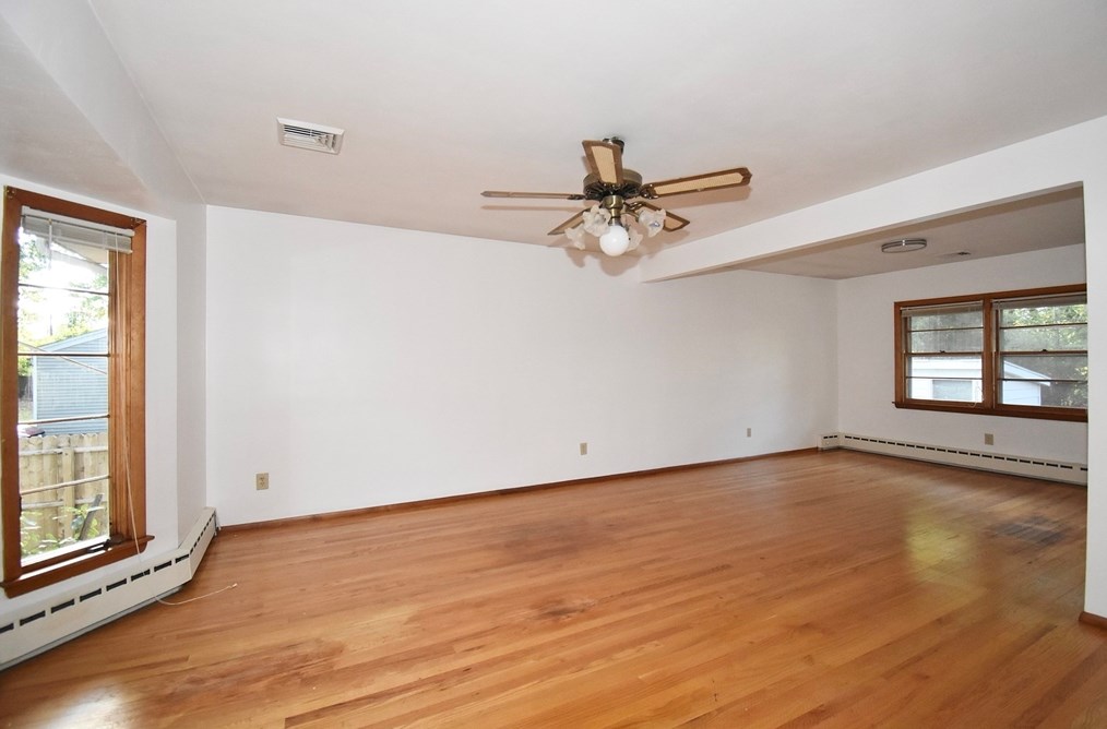 442 Prospect St, Chicopee MA 01013-4047 exterior