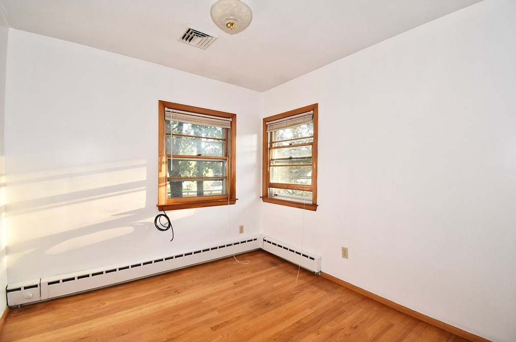 442 Prospect St, Chicopee MA 01013-4047 exterior