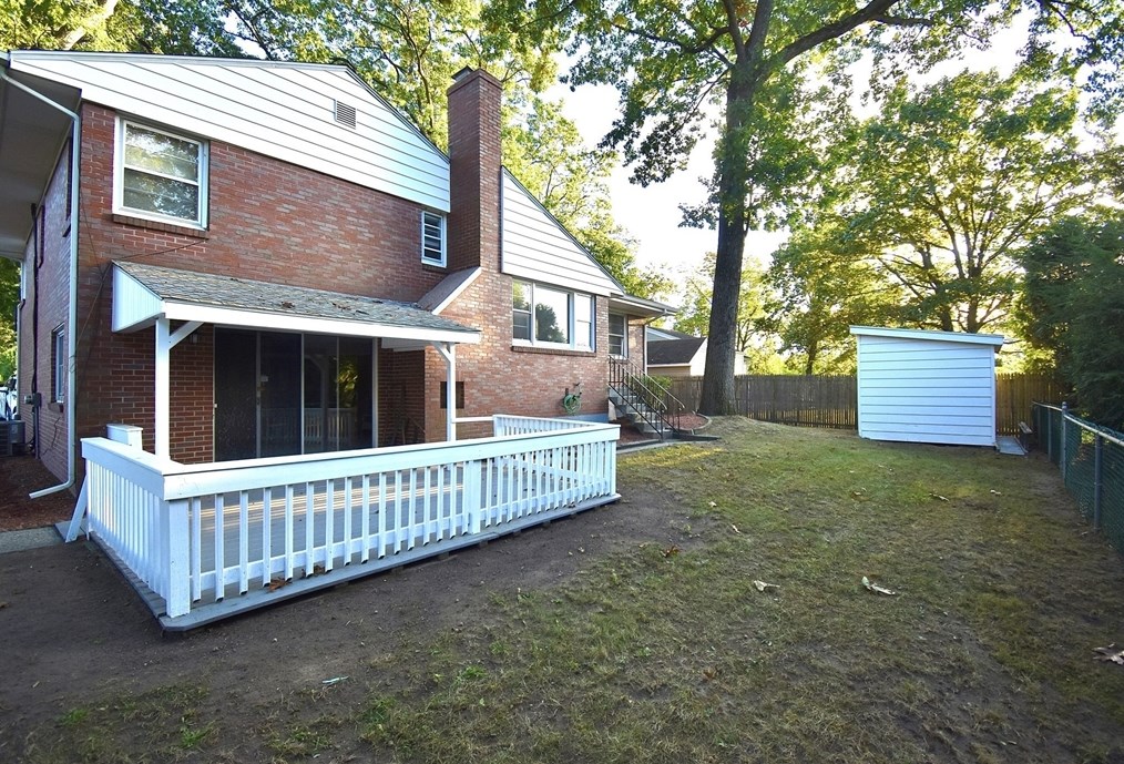 442 Prospect St, Chicopee MA 01013-4047 exterior