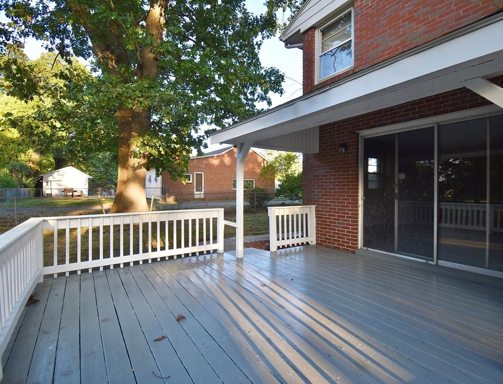 442 Prospect St, Chicopee MA 01013-4047 exterior