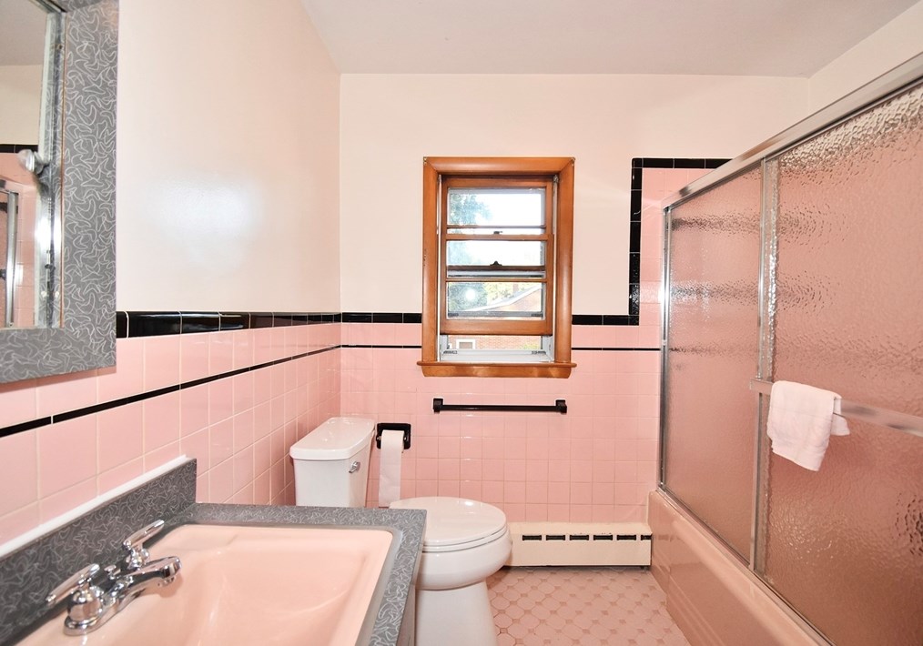 442 Prospect St, Chicopee MA 01013-4047 exterior