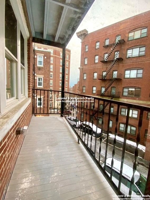 12 Short St, Brookline MA 02446-2721 exterior