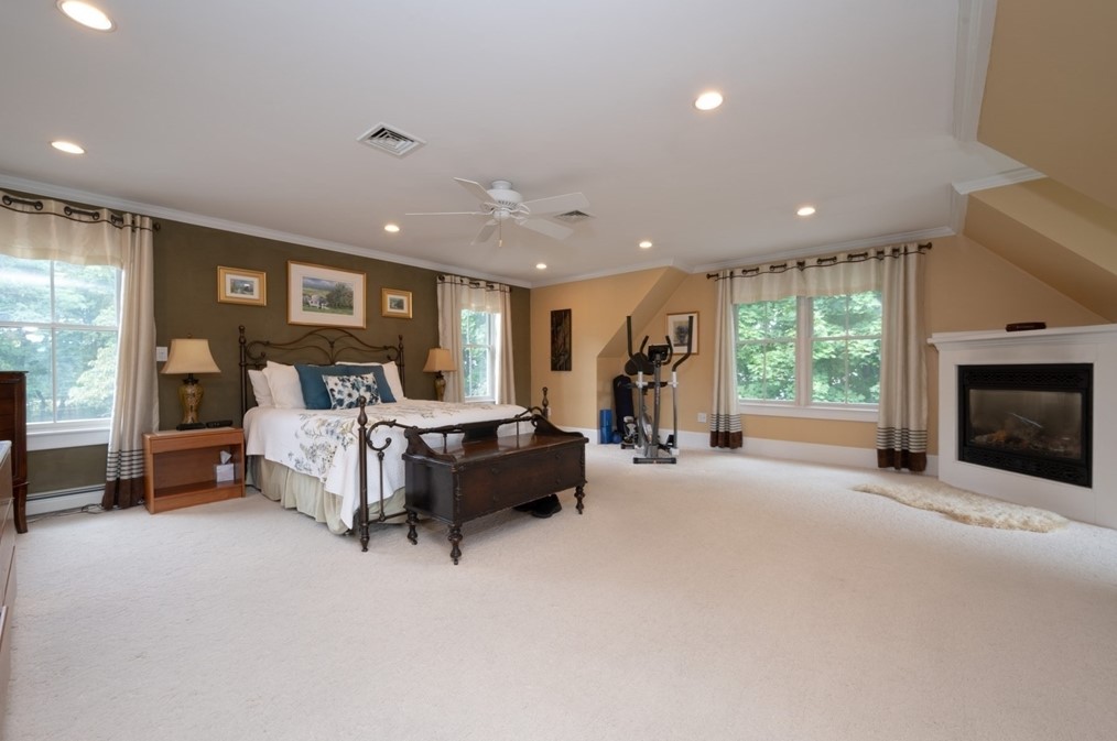 302 Pleasant St, Weymouth MA 02190-2621 exterior