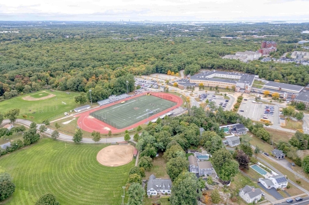 302 Pleasant St, Weymouth MA 02190-2621 exterior