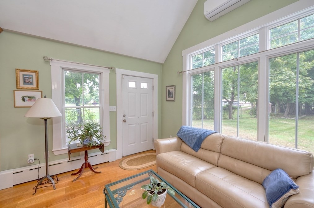 302 Pleasant St, Weymouth MA 02190-2621 exterior