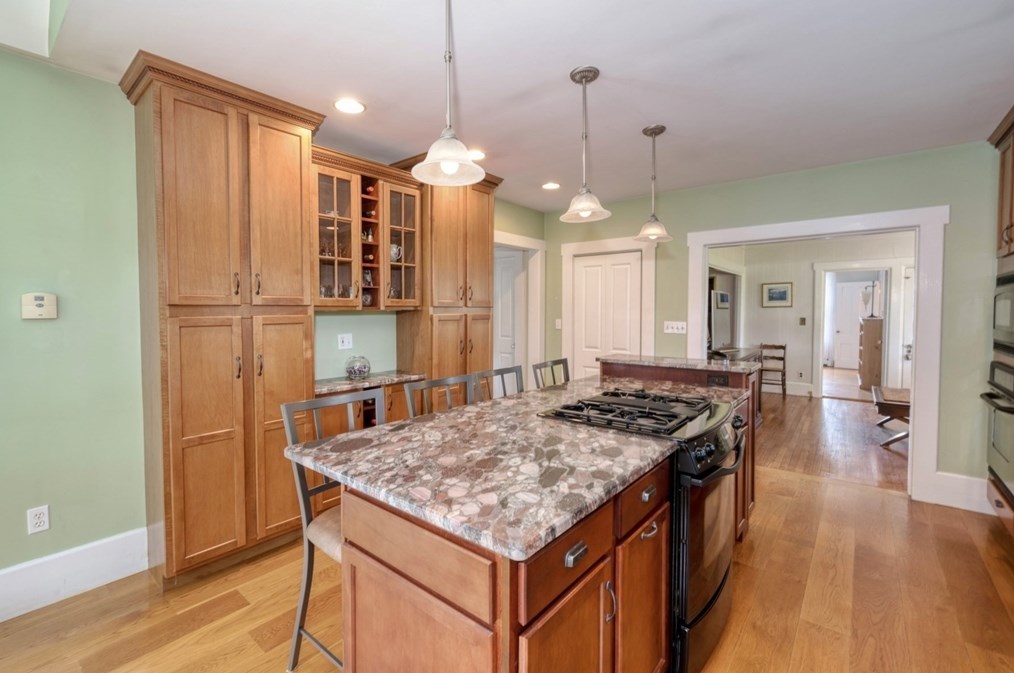 302 Pleasant St, Weymouth MA 02190-2621 exterior