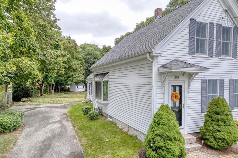 302 Pleasant St, Weymouth MA 02190-2621 exterior