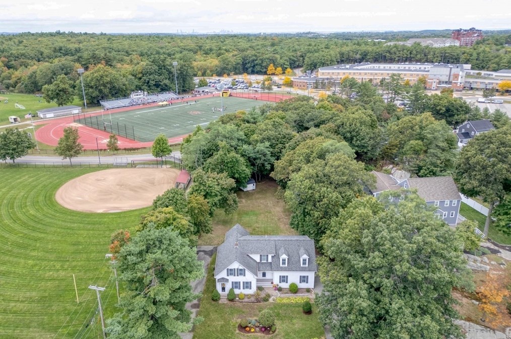 302 Pleasant St, Weymouth MA 02190-2621 exterior