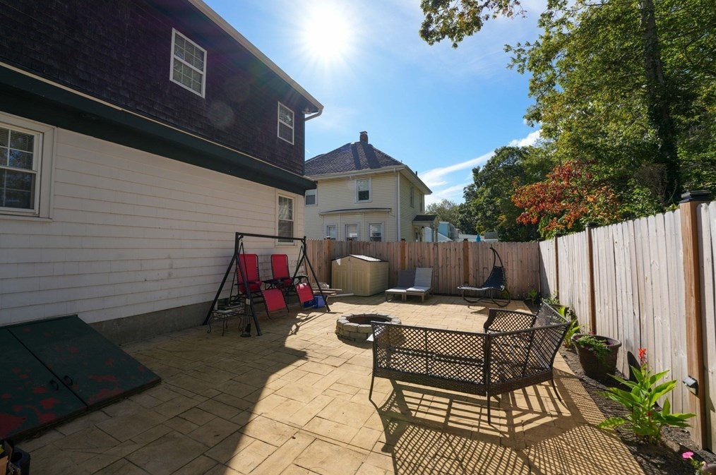 55 Lexington Ave, Dartmouth MA 02747-3407 exterior