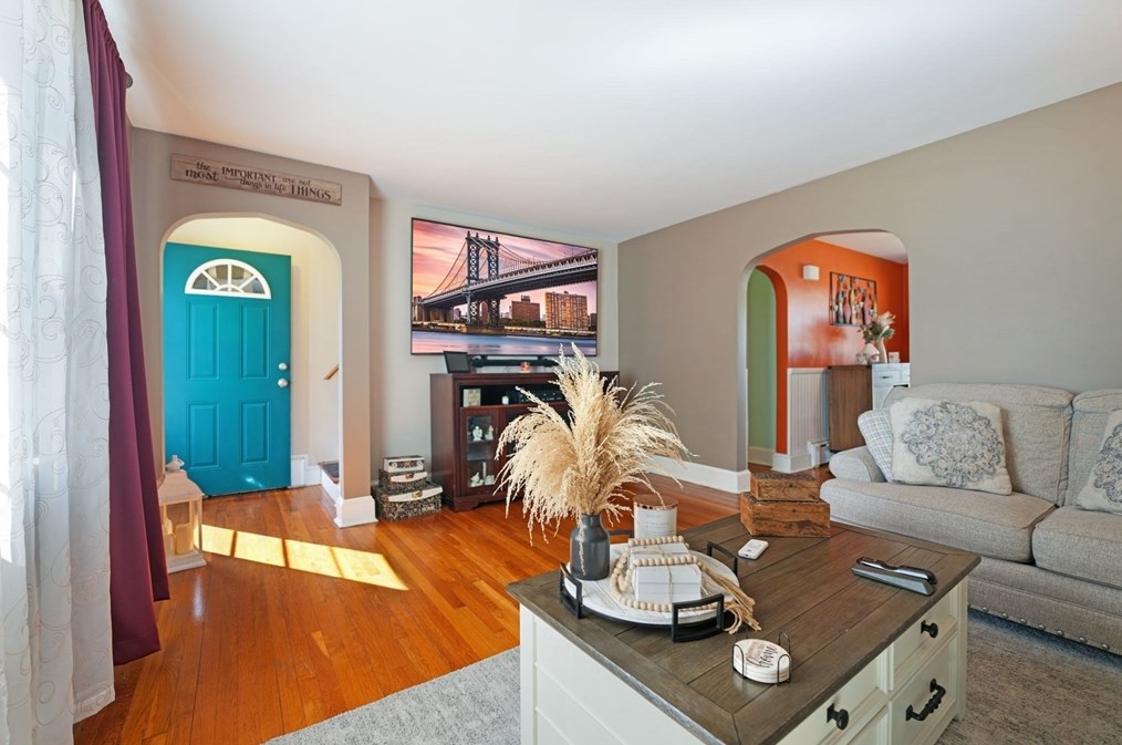 55 Lexington Ave, Dartmouth MA 02747-3407 exterior