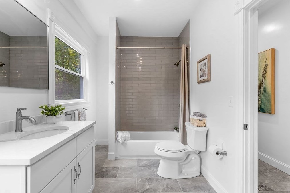 451 Matfield St, West Bridgewater MA  02379-1343 exterior