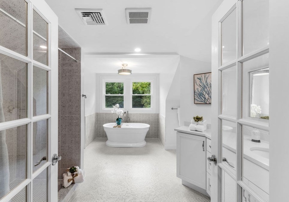 451 Matfield St, West Bridgewater MA  02379-1343 exterior